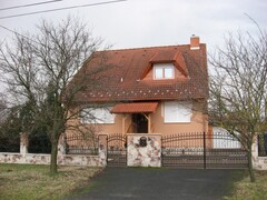 galleryImage