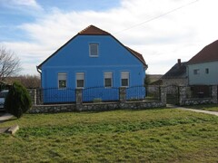 galleryImage