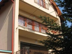 galleryImage