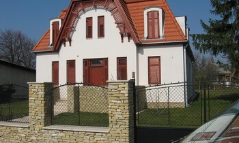galleryImage