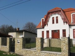 galleryImage