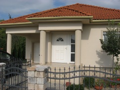 galleryImage